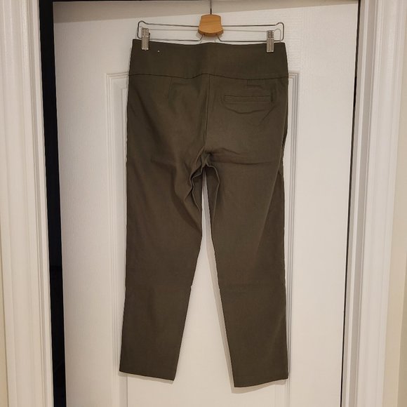 DARK GREEN CROPPED STRETCHY PANTS - Picture 2 of 2